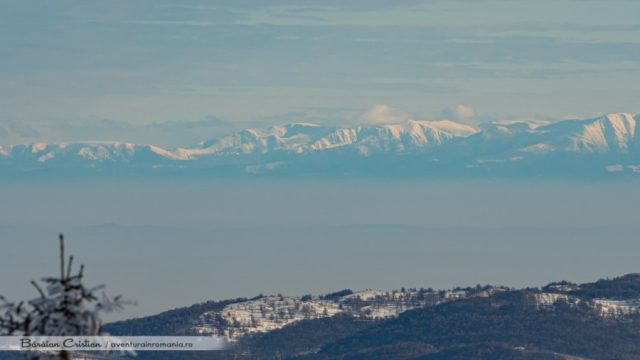 Munții Făgăraș văzuti de pe Muntele Mare, Apuseni